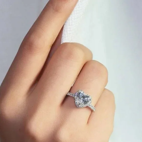 Dimond Heart Luxury Ring - Picture 2 of 4